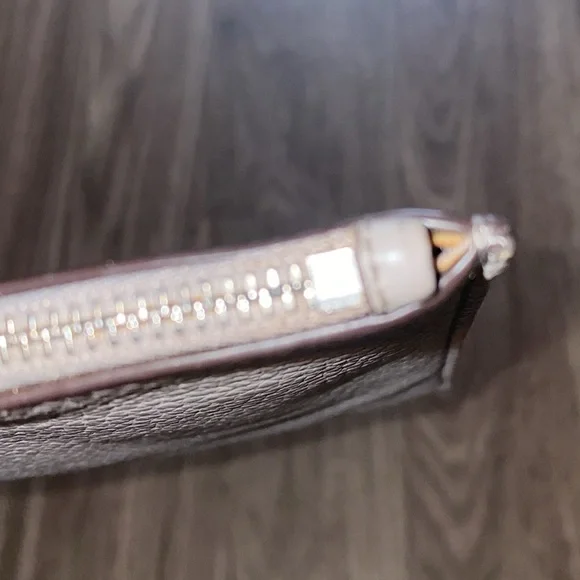 Michael Kors wristlet - Picture 11 of 14